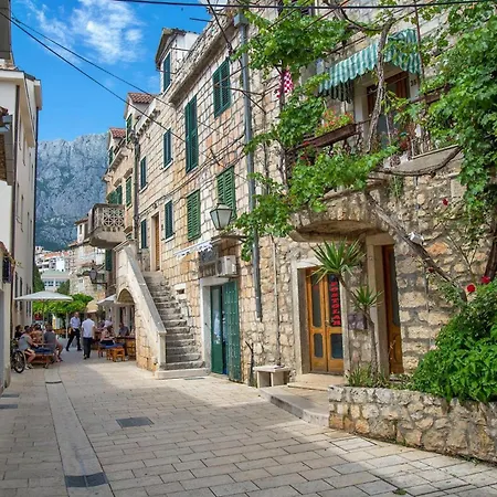 Tres Jolie Apartman *